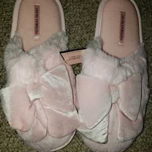Victoria Secret (5-6) pink slippers Pink Only size S